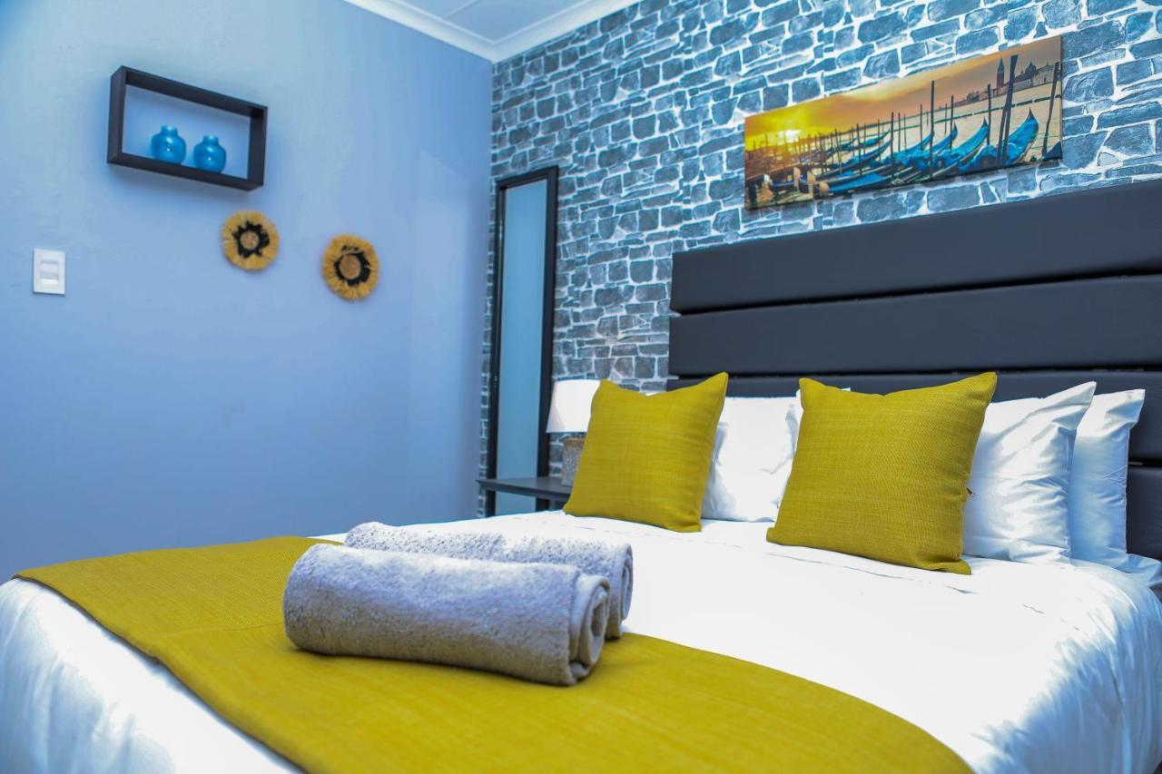 Delux Guesthouse Volksrust Екстер'єр фото