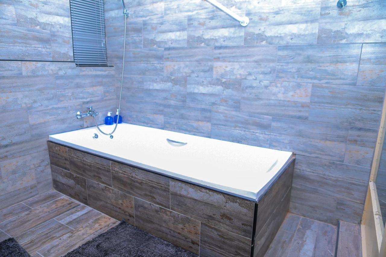 Delux Guesthouse Volksrust Екстер'єр фото