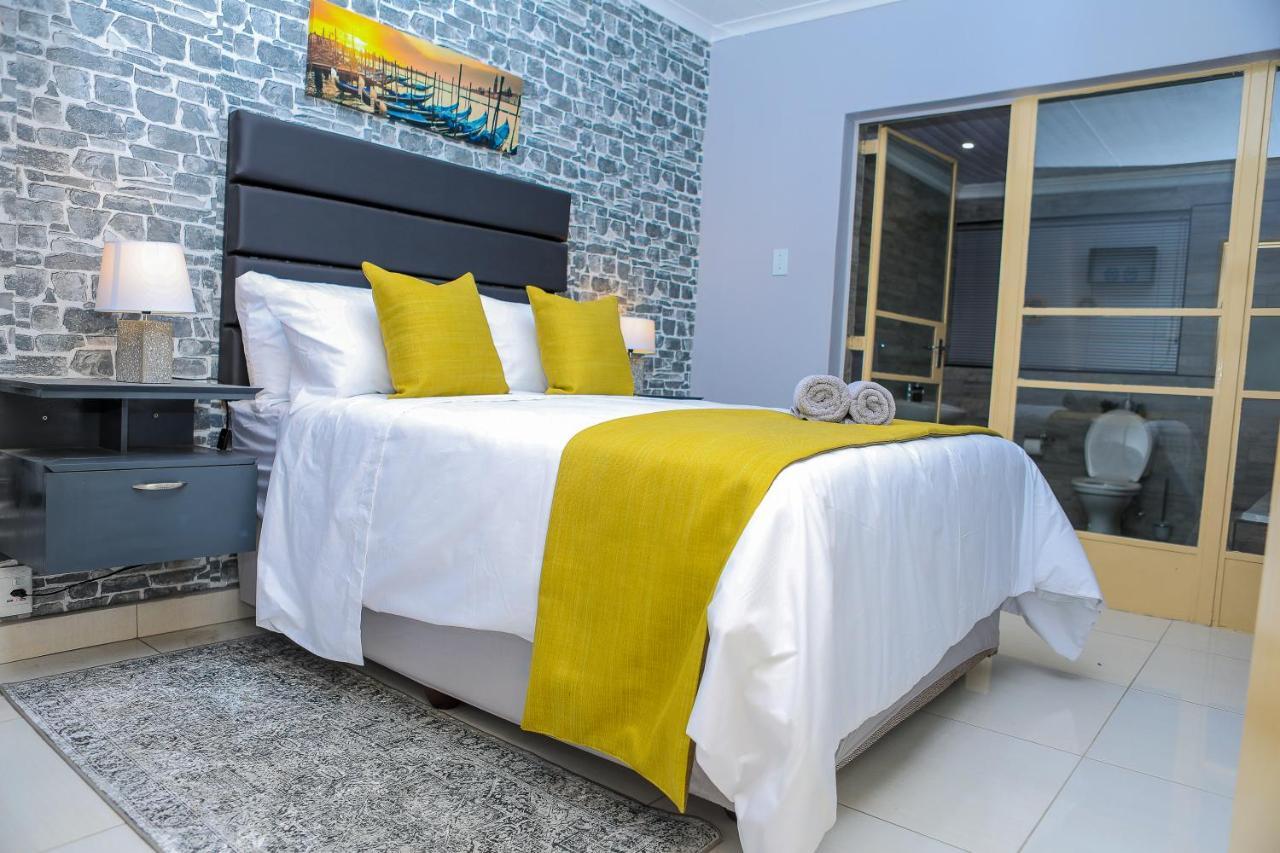 Delux Guesthouse Volksrust Екстер'єр фото
