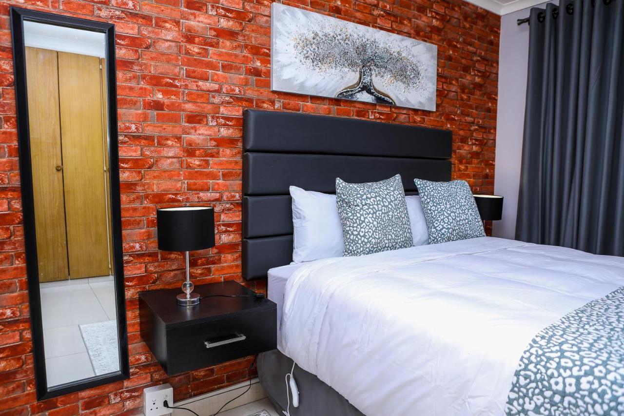 Delux Guesthouse Volksrust Екстер'єр фото