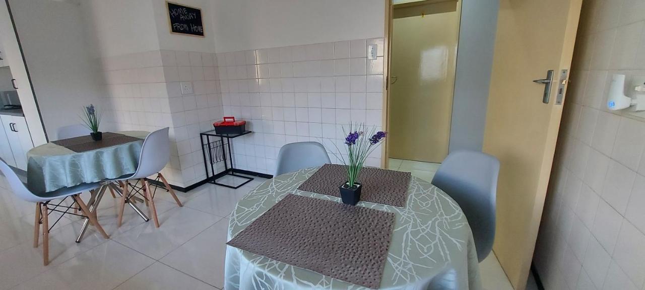 Delux Guesthouse Volksrust Екстер'єр фото