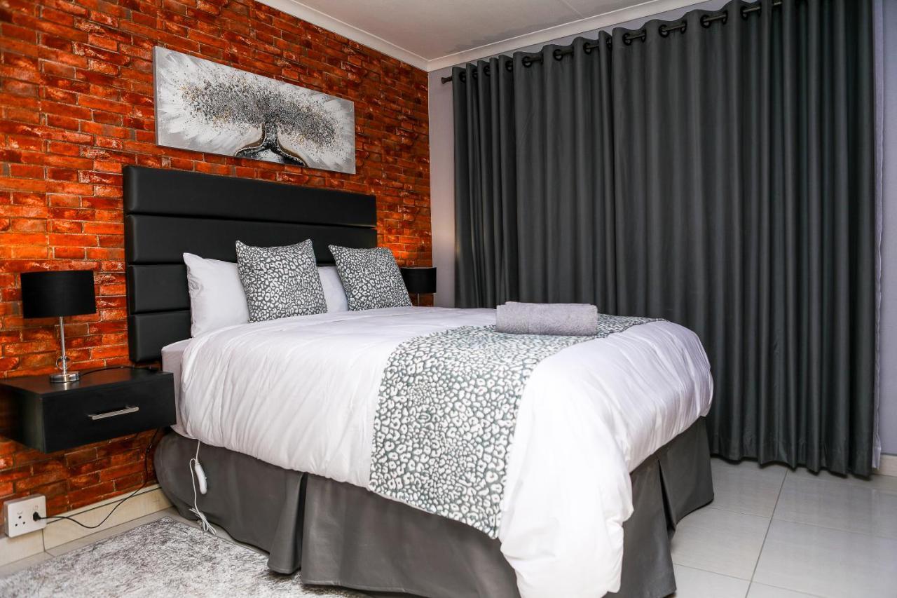 Delux Guesthouse Volksrust Екстер'єр фото