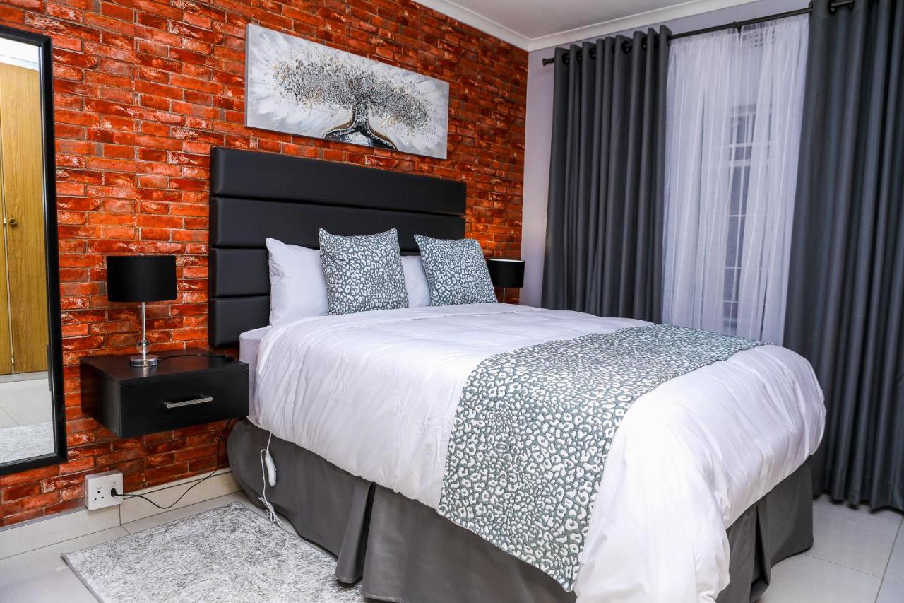 Delux Guesthouse Volksrust Екстер'єр фото
