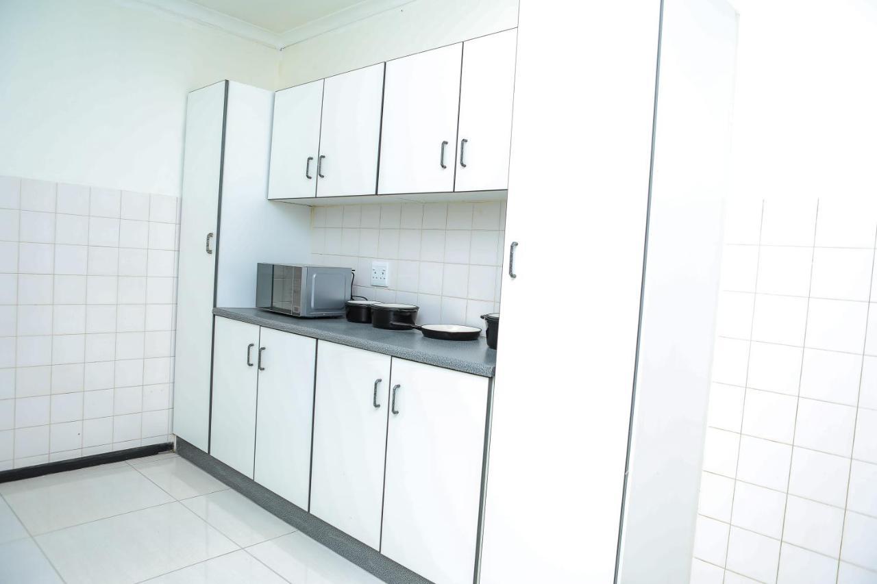 Delux Guesthouse Volksrust Екстер'єр фото