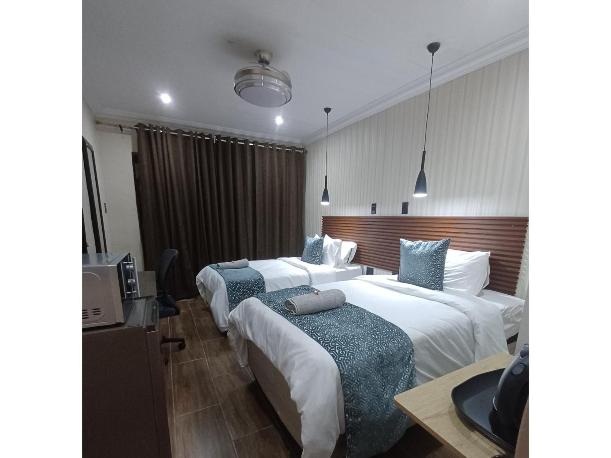 Delux Guesthouse Volksrust Екстер'єр фото