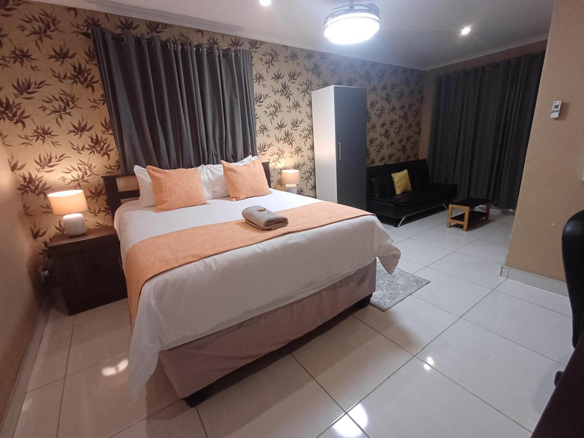 Delux Guesthouse Volksrust Екстер'єр фото