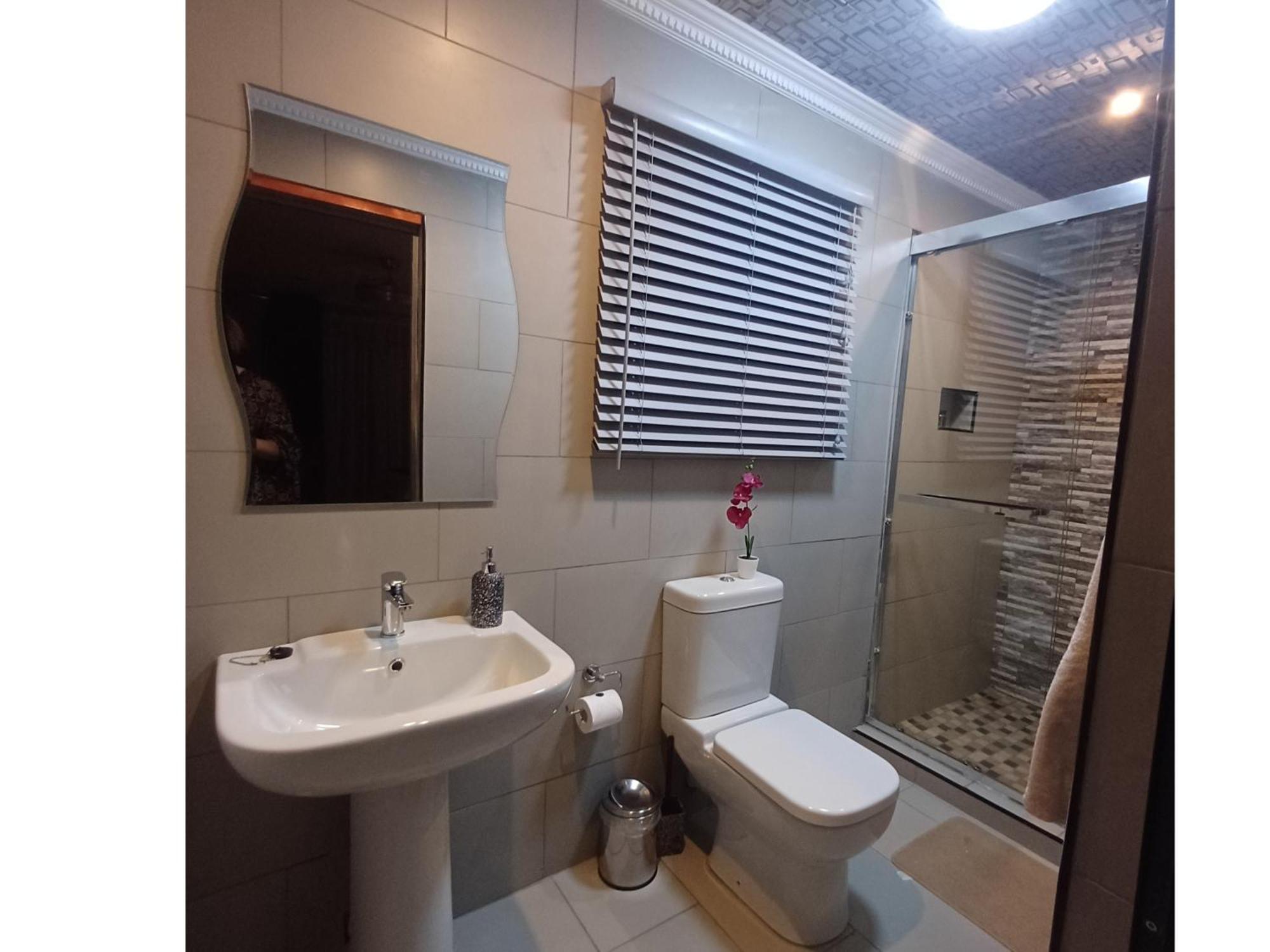 Delux Guesthouse Volksrust Екстер'єр фото