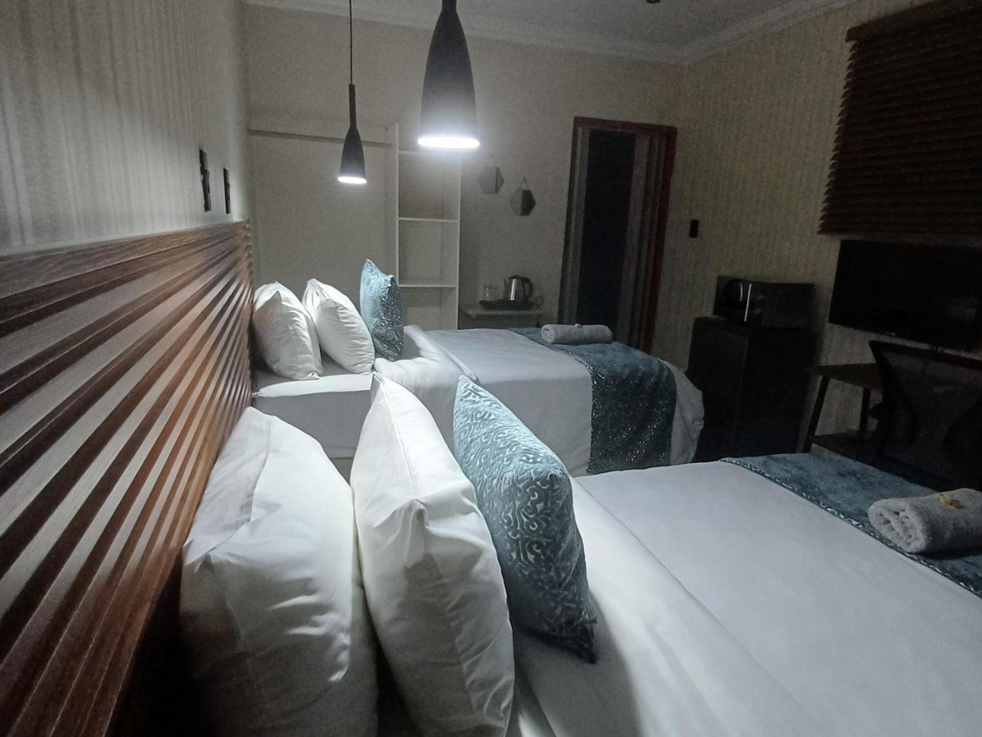 Delux Guesthouse Volksrust Екстер'єр фото
