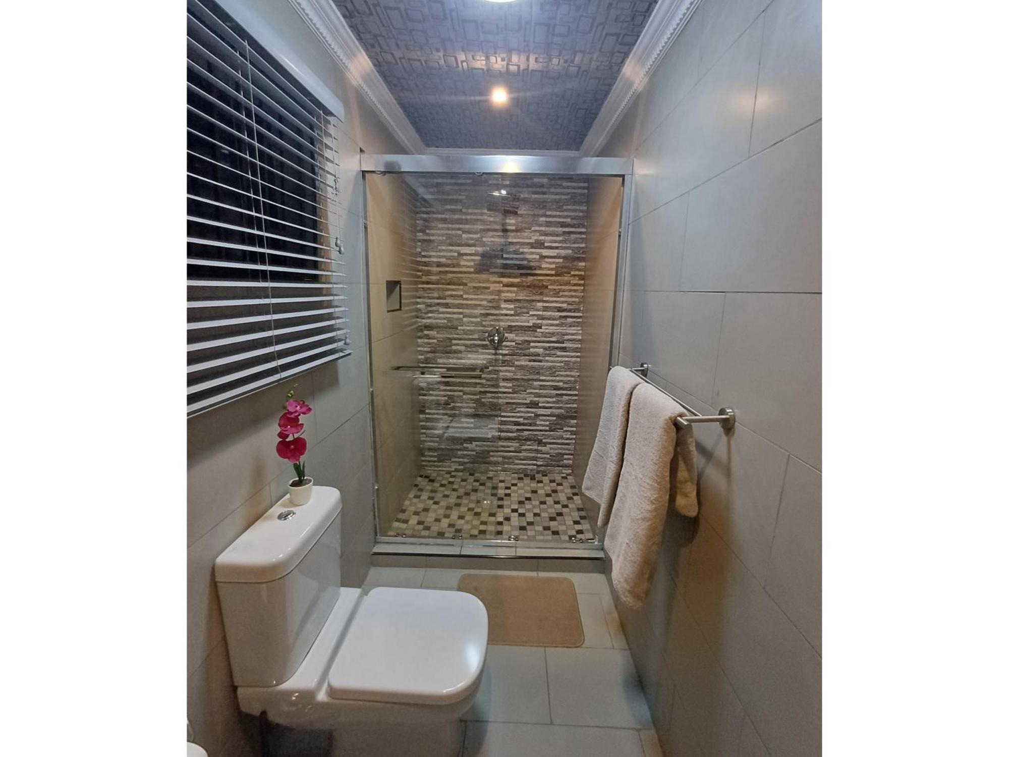 Delux Guesthouse Volksrust Екстер'єр фото