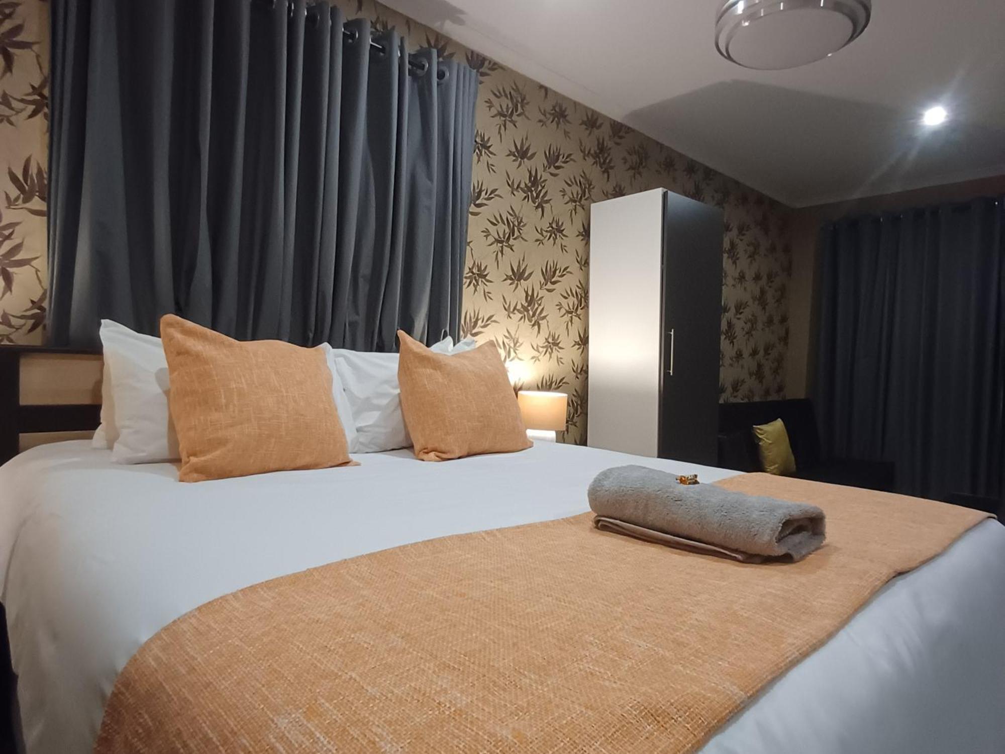 Delux Guesthouse Volksrust Екстер'єр фото