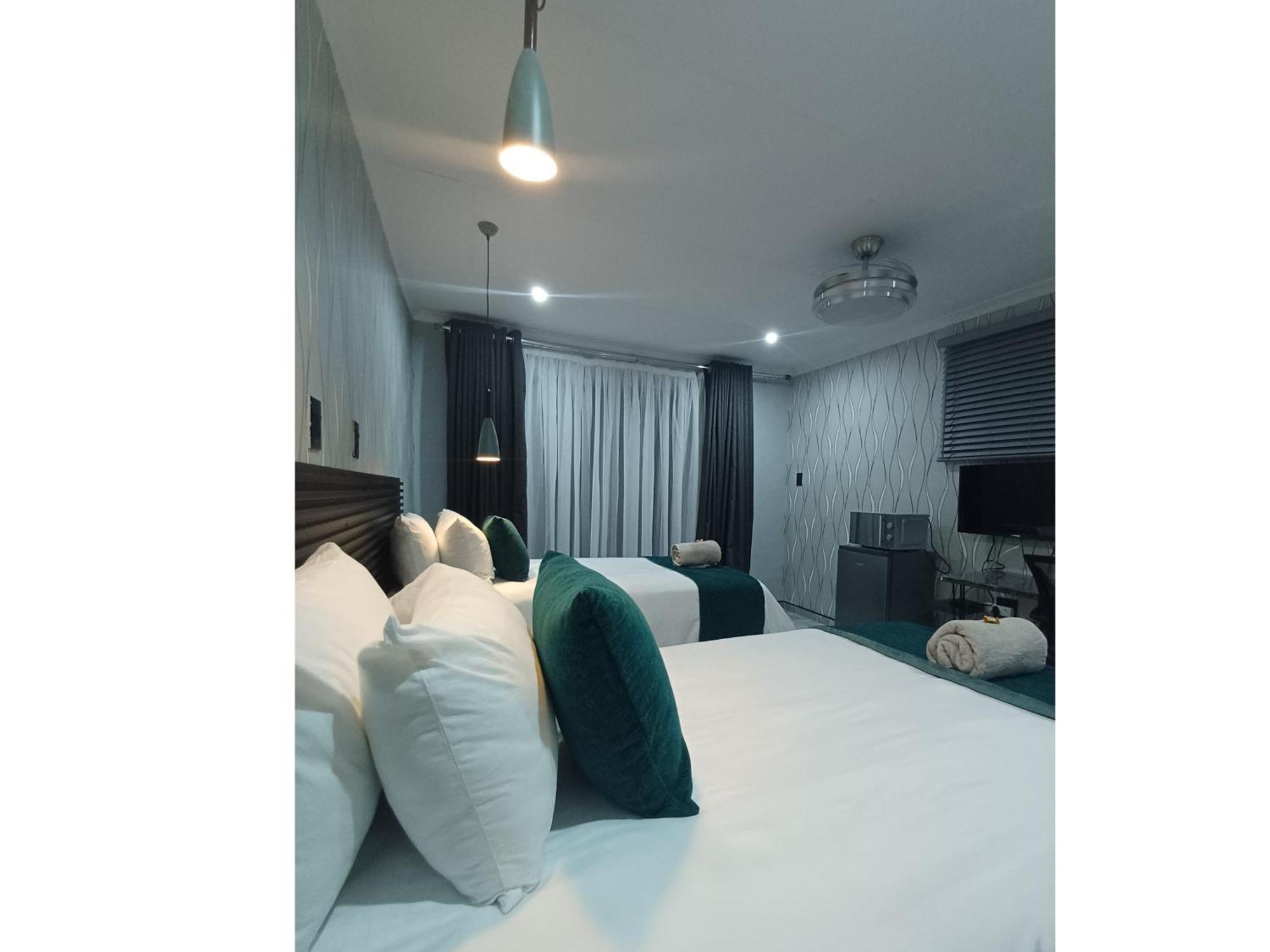 Delux Guesthouse Volksrust Екстер'єр фото