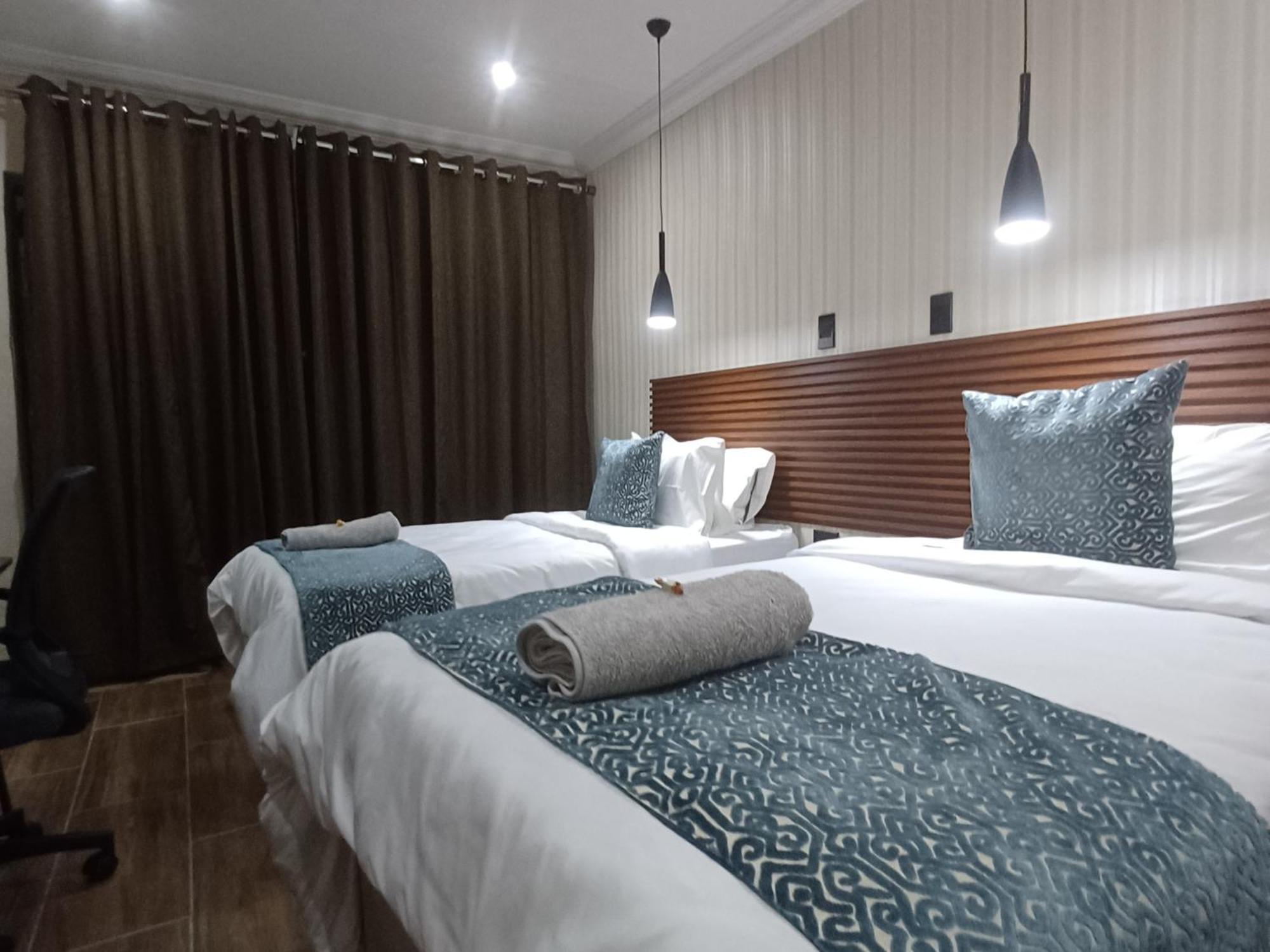 Delux Guesthouse Volksrust Екстер'єр фото