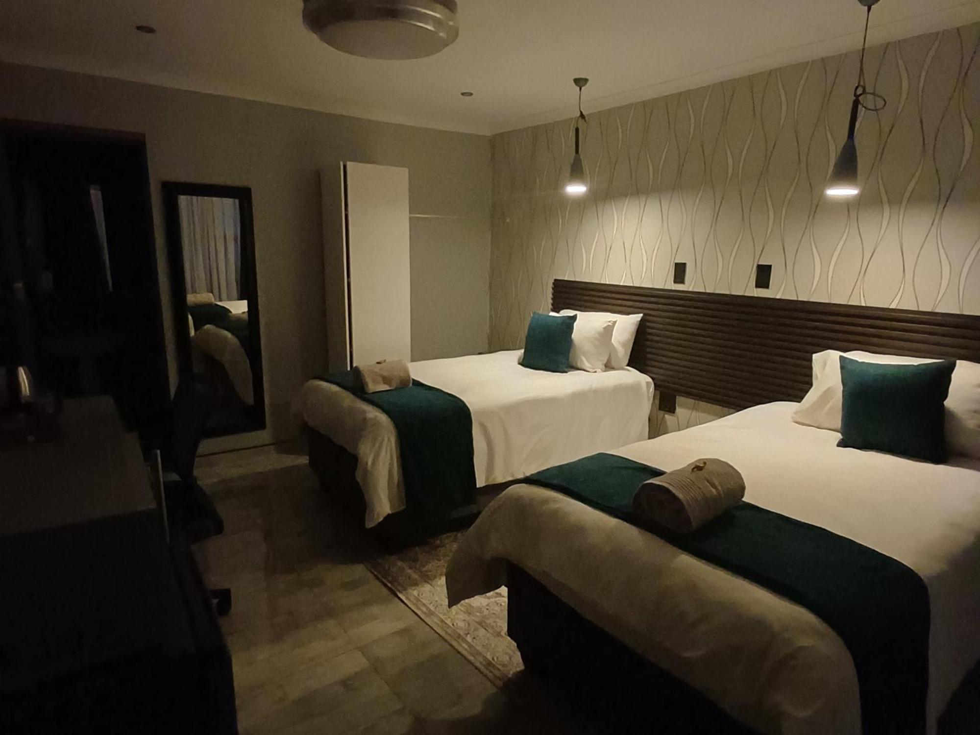 Delux Guesthouse Volksrust Екстер'єр фото